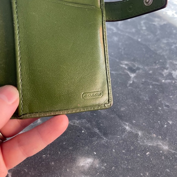 Coach Green and Brown signature wallet timeless luxury brat summer - Picture 4 of 6